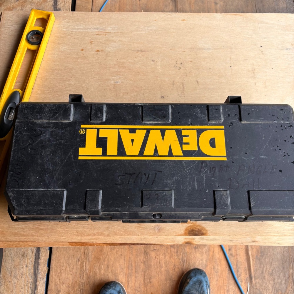 DeWalt DW120 1/2 Inch Right Angle Drill Corded 7.0A 600 RPM with Case & Manual